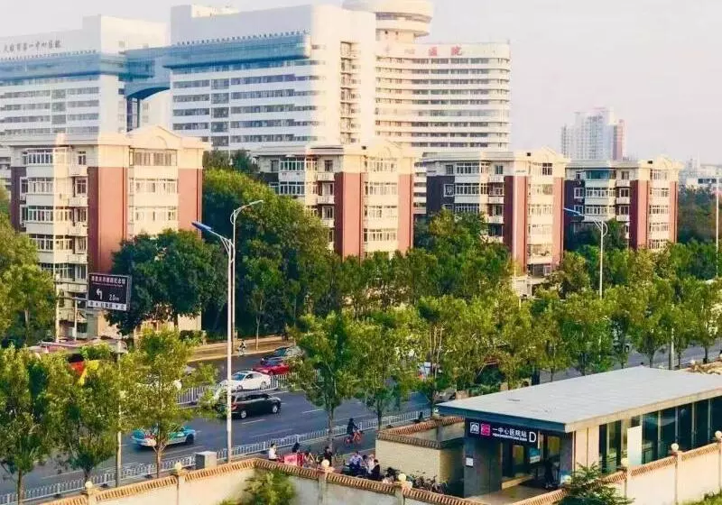 Hotelli Greentree Inn Tianjin First Center Hospital Subway Station Shell