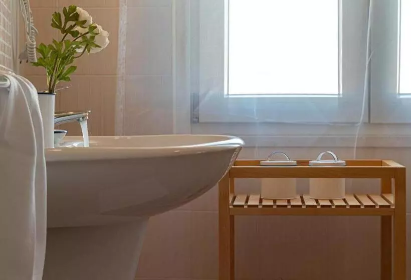 تختخواب و صبحانه Locanda Dell'adriatica