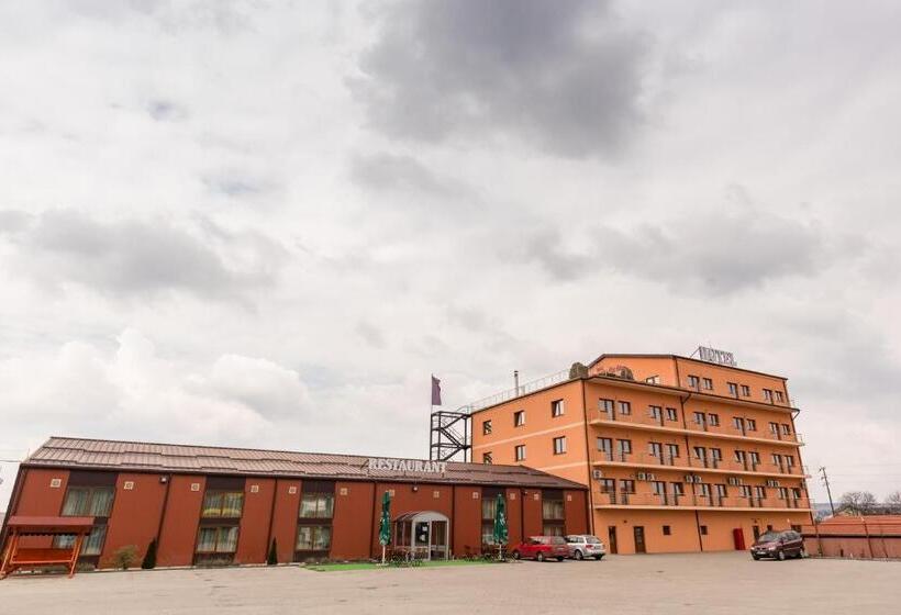 هتل Monte Carlo Reghin