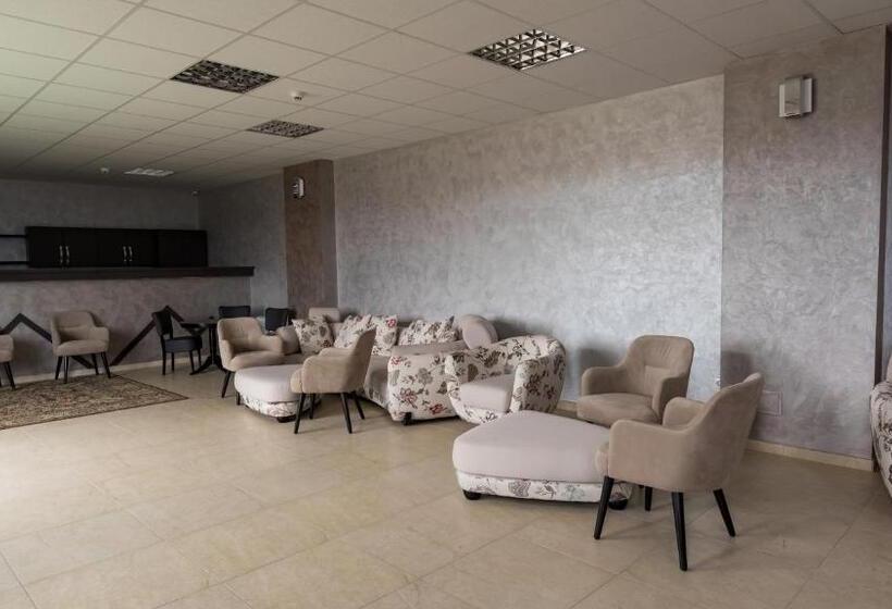 هتل Monte Carlo Reghin