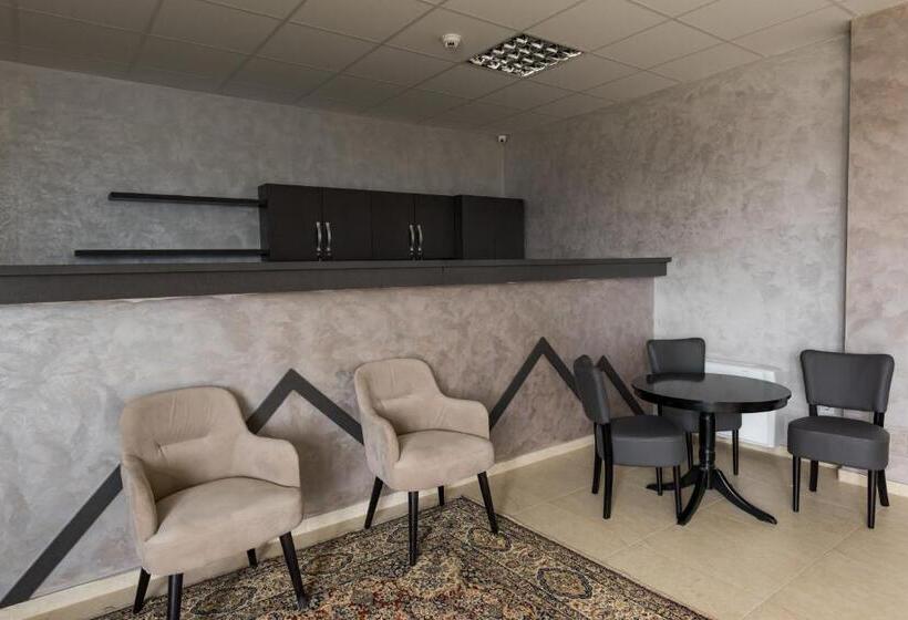 هتل Monte Carlo Reghin