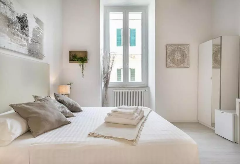 تختخواب و صبحانه White Ostilia Guesthouse