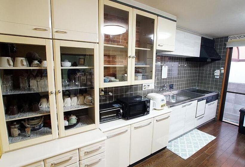 فندق صغير Takamatsuguesthouse Akane