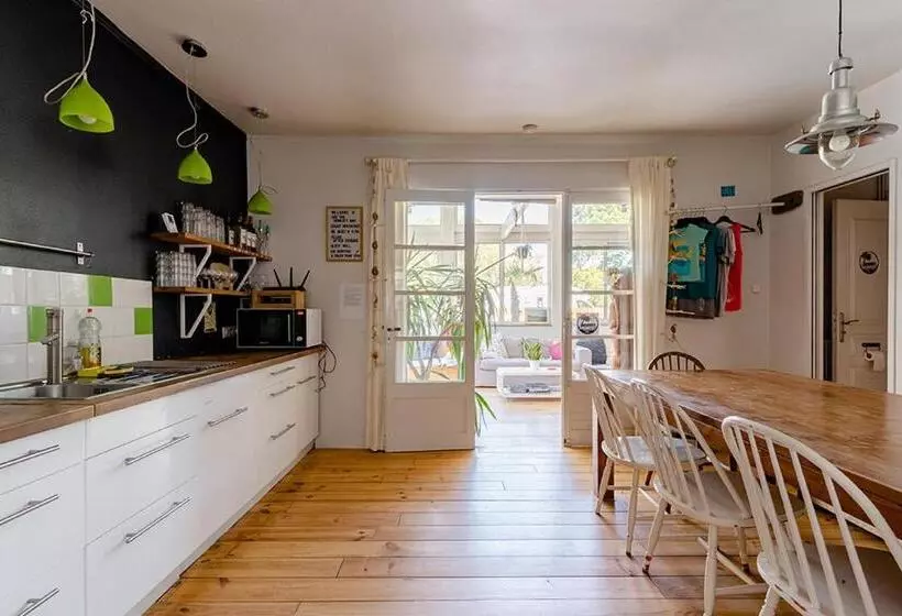 ベッドアンドブレックファースト Board 'n Breakfast