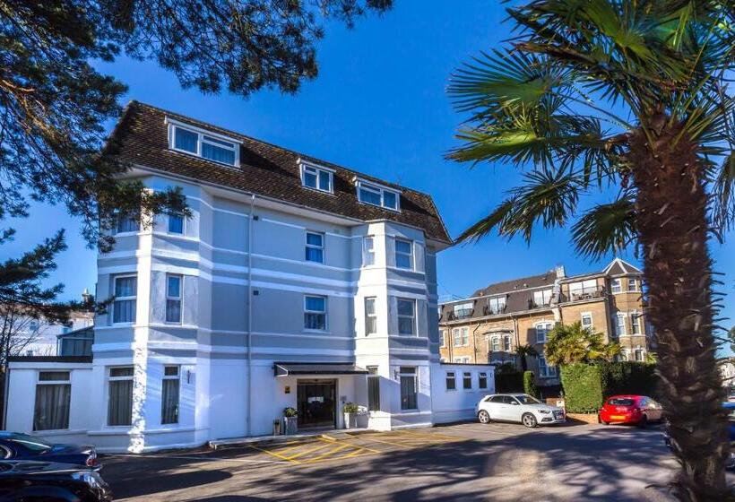 فندق Connaught Lodge