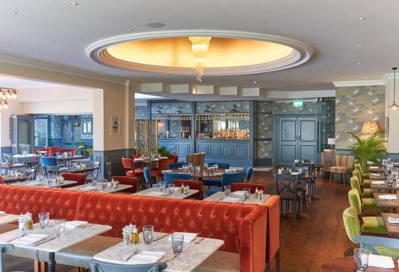 فندق Connaught Lodge