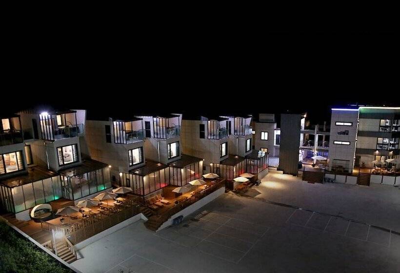 The Marine Pool Villa