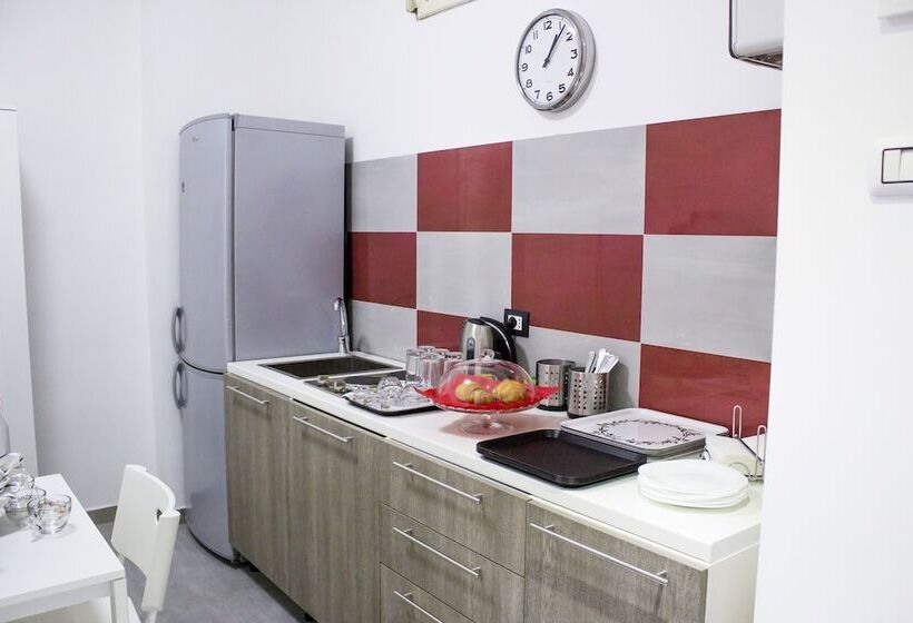 مسافرخانه Tiburtina Royal Suites