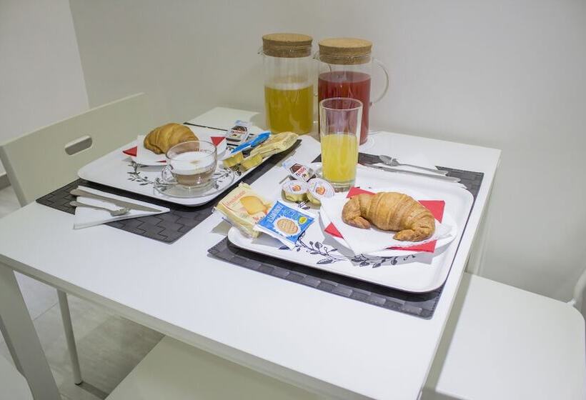 مسافرخانه Tiburtina Royal Suites