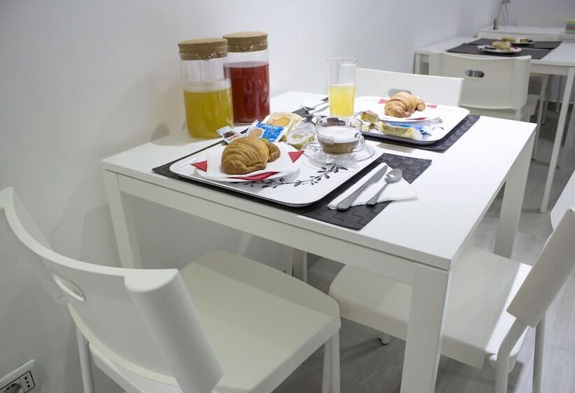 مسافرخانه Tiburtina Royal Suites