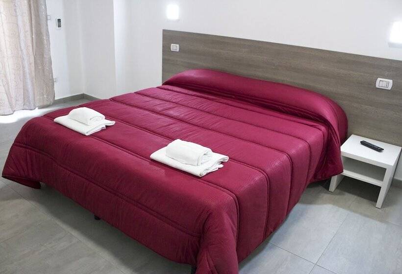 مسافرخانه Tiburtina Royal Suites