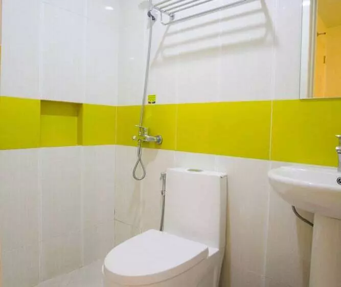 ホテル 99 Monumento Caloocan