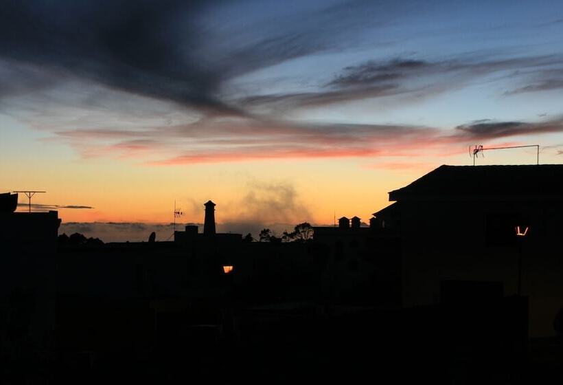 Отель La Palma Hostel By Pension Central