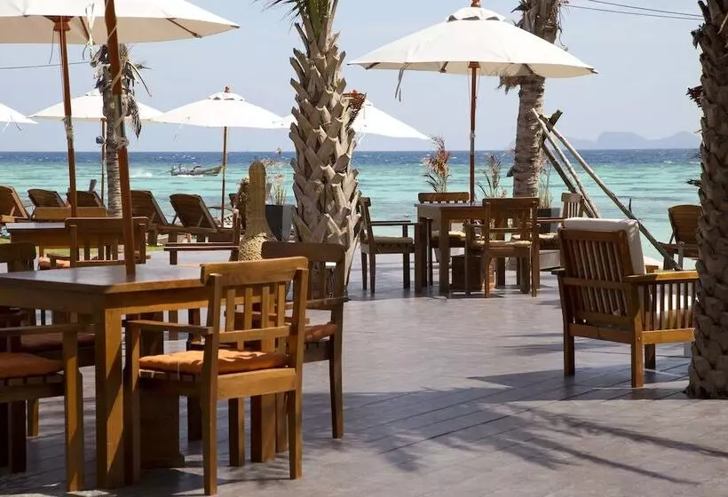 ホテル Mali Resort Sunrise Beach