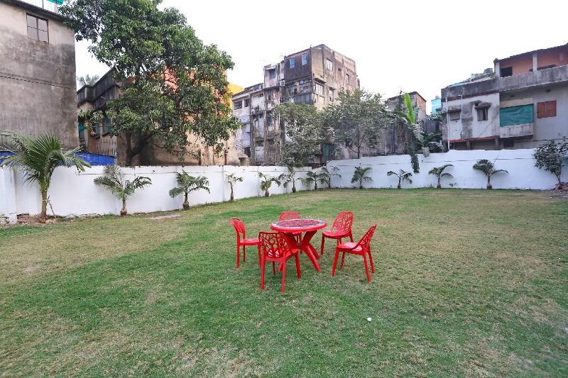 Fabhotel White Palace