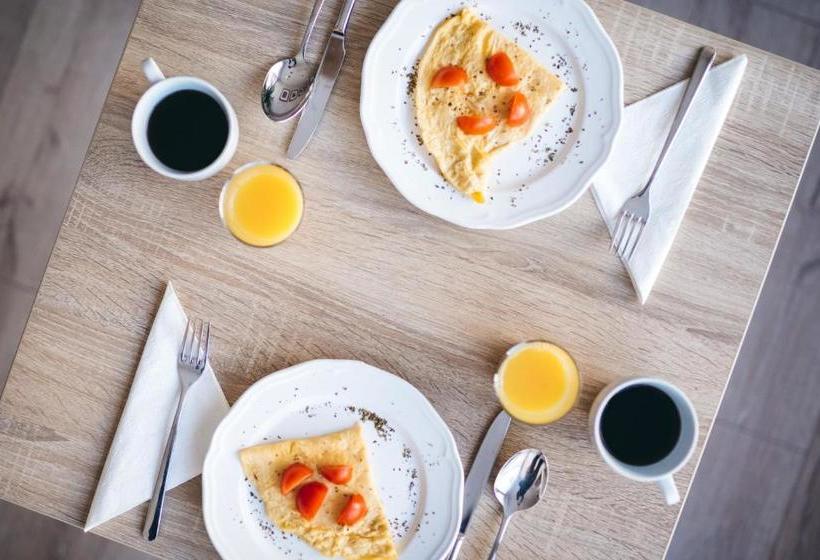 تختخواب و صبحانه City Apartment One