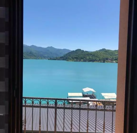 تختخواب و صبحانه Pansion Asim