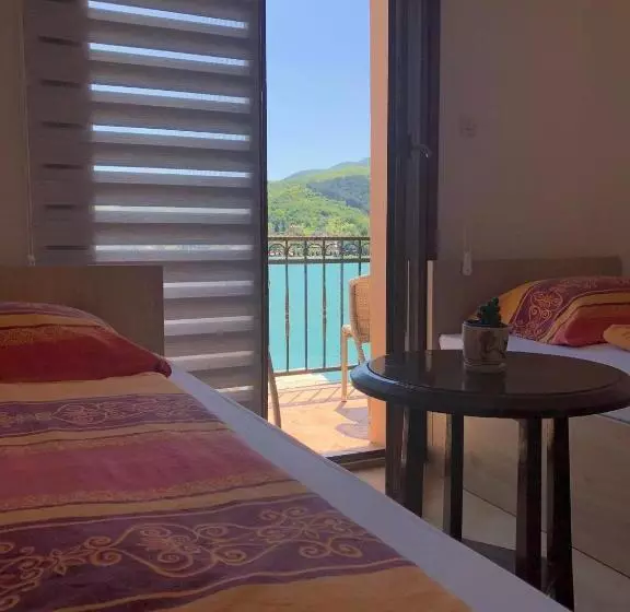 تختخواب و صبحانه Pansion Asim