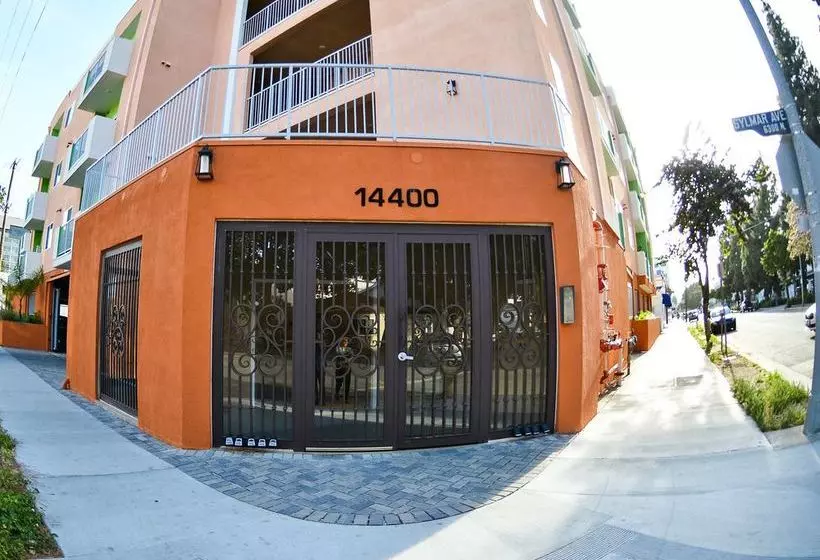 Fully Furnished Apartments near Hollywood