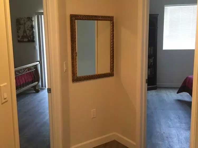 Fully Furnished Apartments near Hollywood