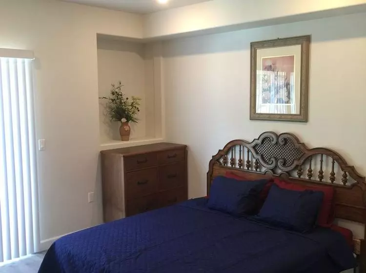 Fully Furnished Apartments near Hollywood