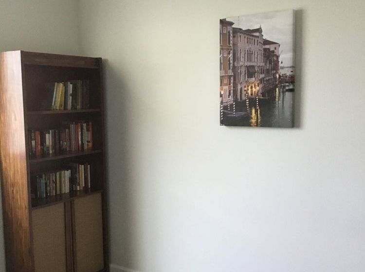 Fully Furnished Apartments near Hollywood