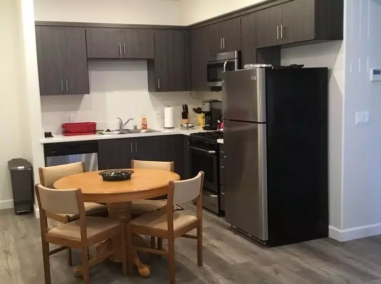 Fully Furnished Apartments near Hollywood