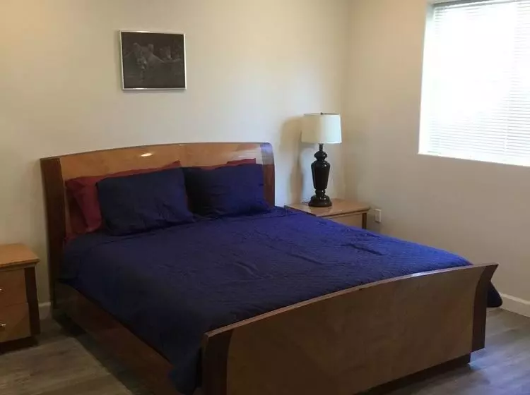 Fully Furnished Apartments near Hollywood