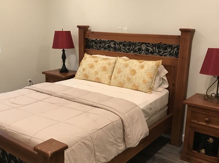 Fully Furnished Apartments near Hollywood