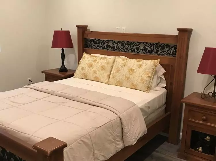 Fully Furnished Apartments near Hollywood