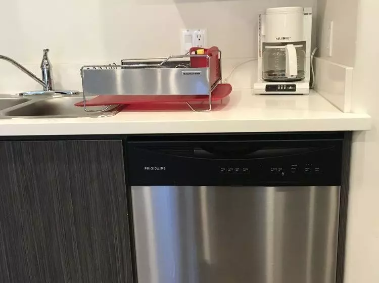 Fully Furnished Apartments near Hollywood