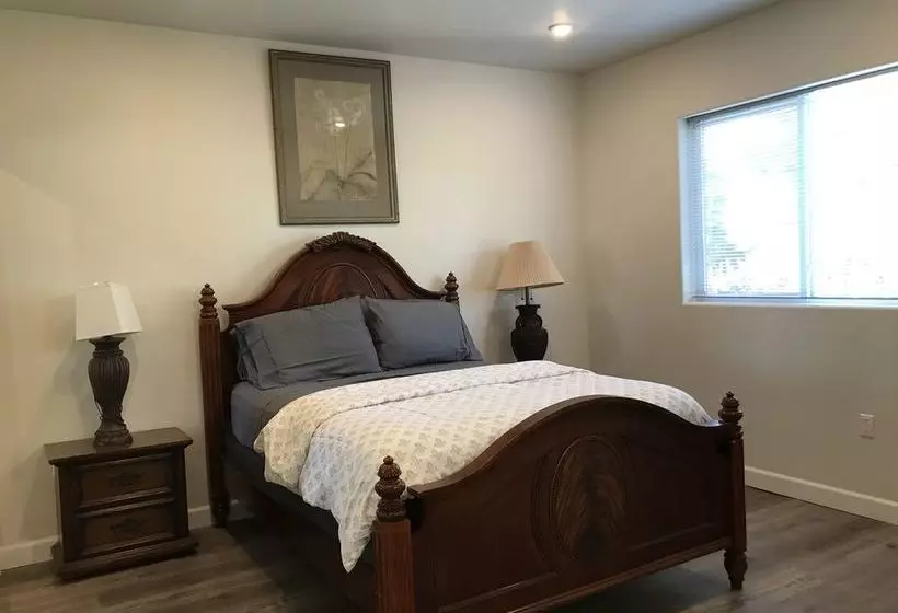 Fully Furnished Apartments near Hollywood