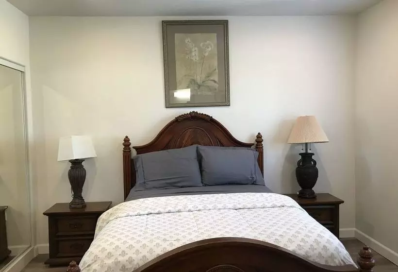 Fully Furnished Apartments near Hollywood