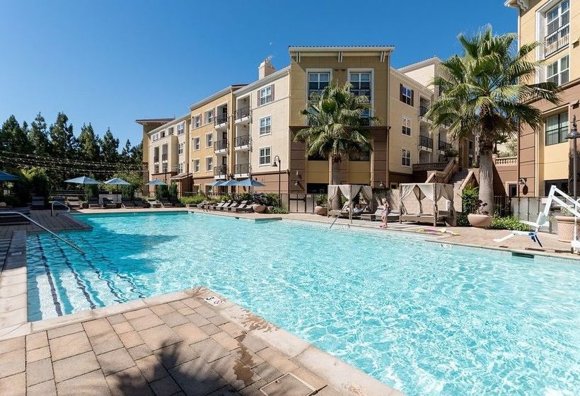 Global Luxury Suites At Epic Way