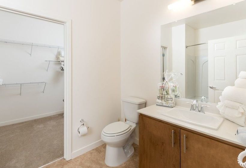 Global Luxury Suites At Epic Way