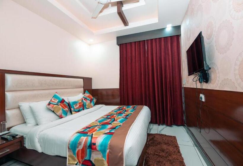 هتل The Fern Residency Katra