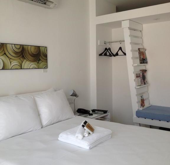 Отель Gatto Blanco Party