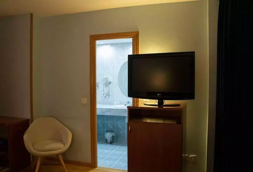 هتل Hostal Alda Rio Duero