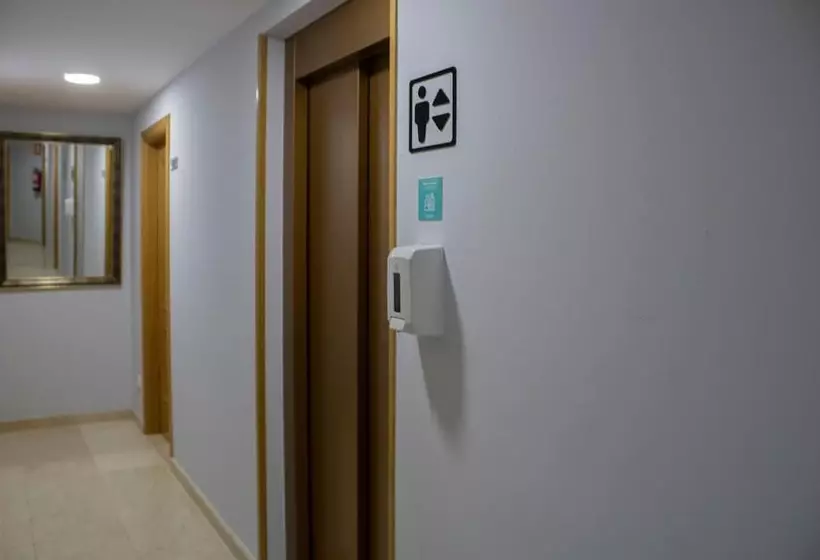 هتل Hostal Alda Rio Duero