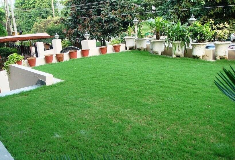 בית מלון כפרי Kashish Residency And Banquet