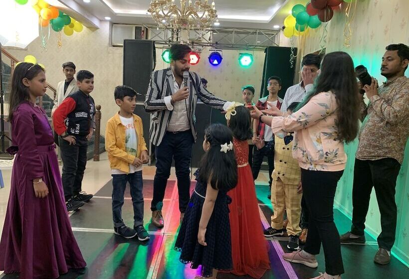 בית מלון כפרי Kashish Residency And Banquet