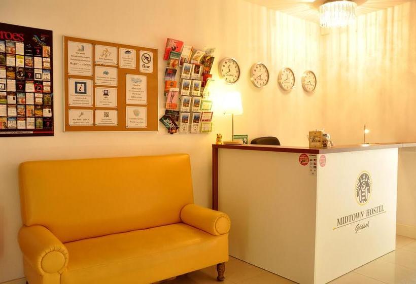 בית מלון כפרי Midtown Hostel