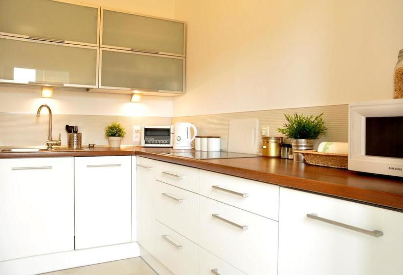 בית מלון כפרי Midtown Hostel