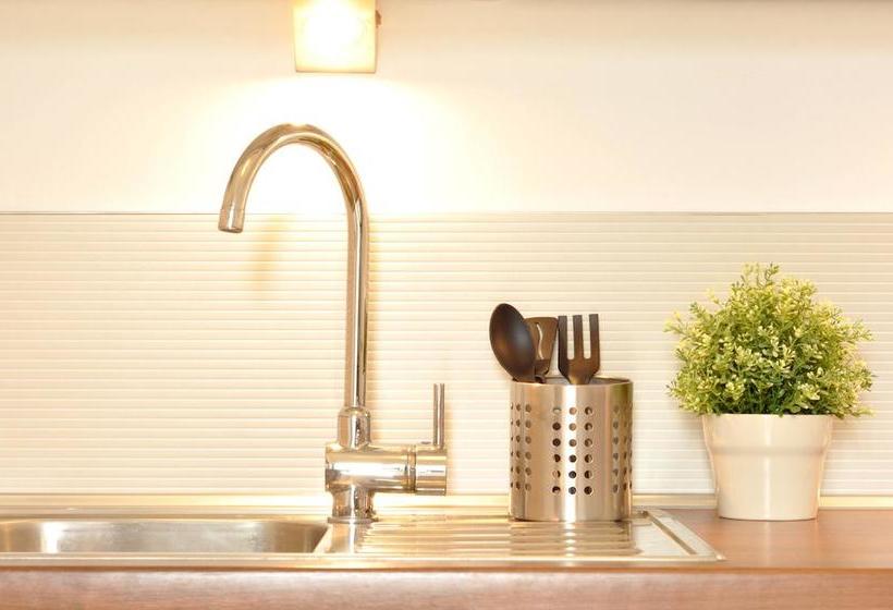 בית מלון כפרי Midtown Hostel