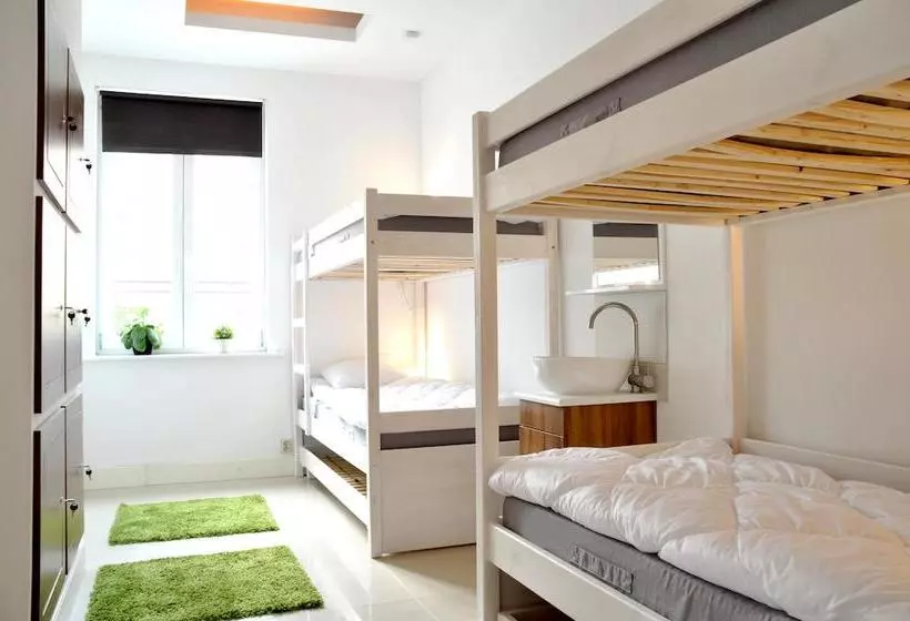 ホテル Midtown Hostel