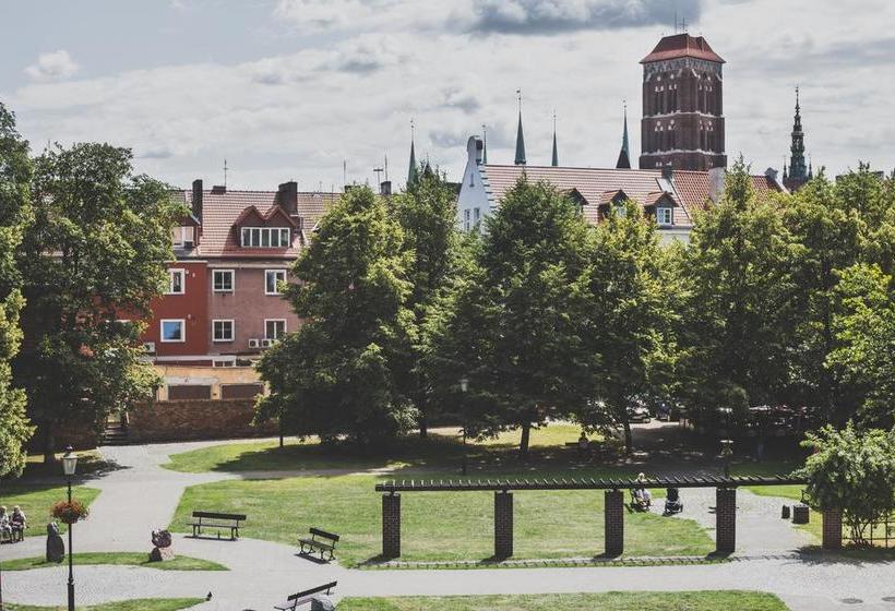 בית מלון כפרי Midtown Hostel