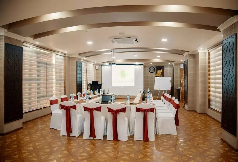 ホテル Tara Phendeyling