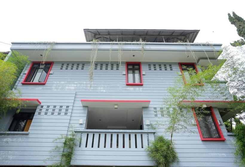 פנסיון Reddoorz @ Sersan Bajuri