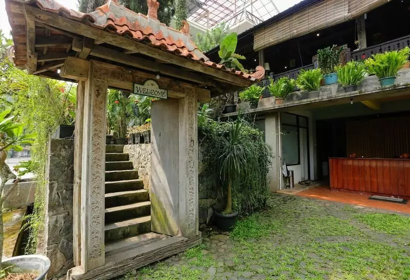 ペンション Reddoorz @ Sersan Bajuri