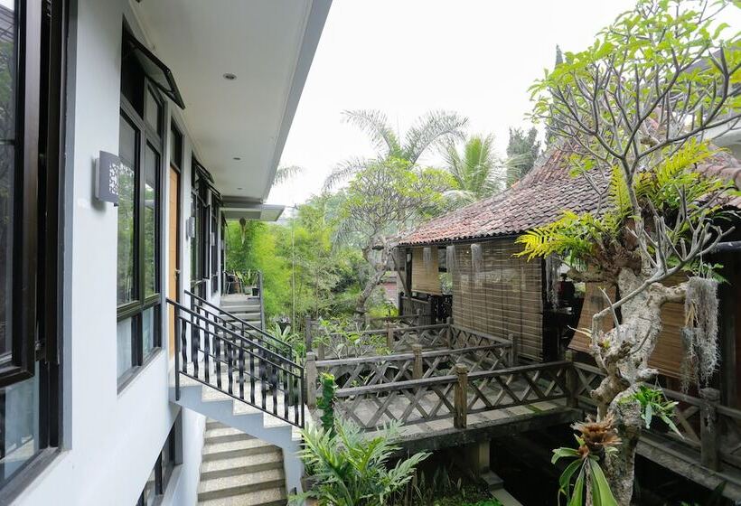 פנסיון Reddoorz @ Sersan Bajuri